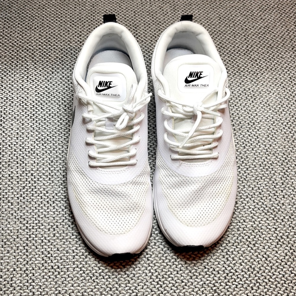 Nike . Shoes . Size 9. White